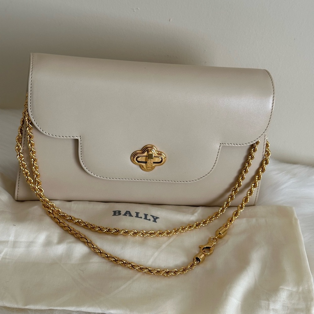 Bally Cream Shoulder Bag with Gold Chain